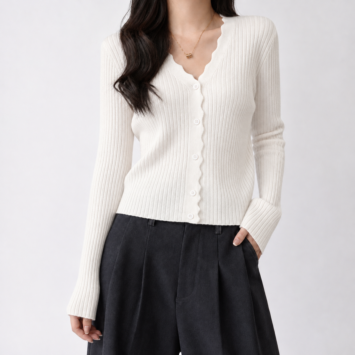 Eastnor Scallop Cardigan - White